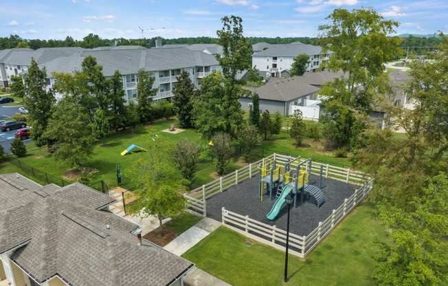 the estates at tanglewood|fenced playground