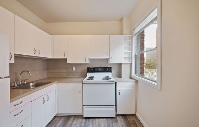 Studio, 1 bath, 400 sqft, $1,225, Unit B13