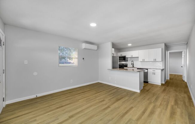 5106 E Columbus