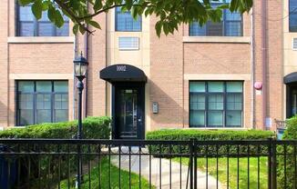 1002 E 35 ST