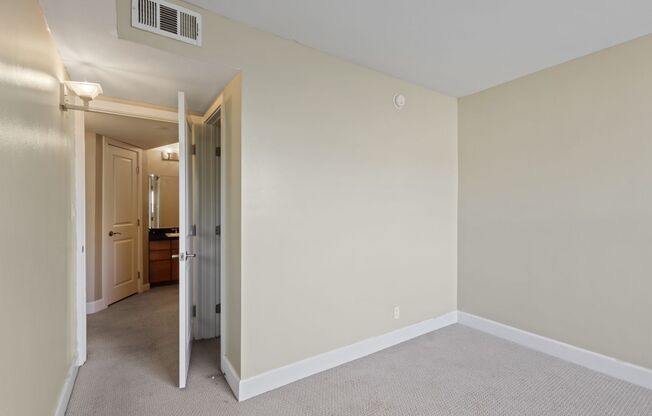 2 beds, 2 baths, $3,795, Unit # 432