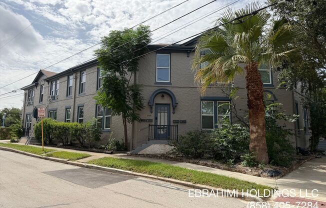 200 E DEWEY PL