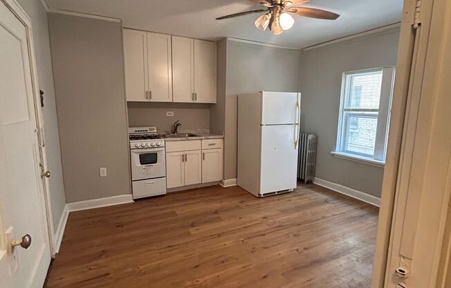 Studio, 1 bath, $800, Unit 114