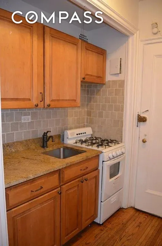 457 West 57 St apt 814
