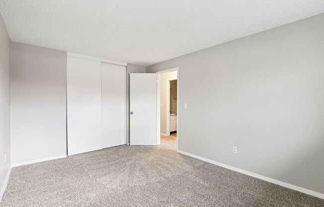 2 beds, 1 bath, 832 sqft, $1,479, Unit 4-40