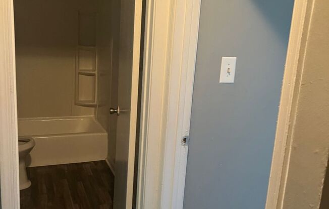 2 beds, 1.5 baths, 1,002 sqft, $1,210, Unit 617