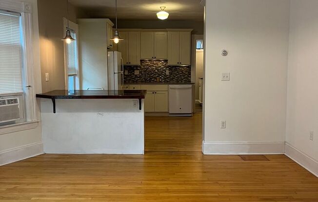 2 beds, 1 bath, $2,000