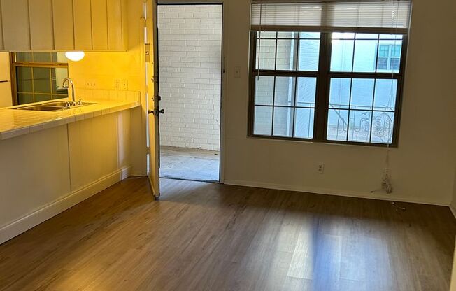 1 bed, 1 bath, 650 sqft, $1,225, Unit SUX-219