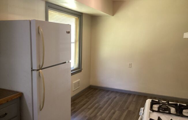 3 beds, 1 bath, $1,595