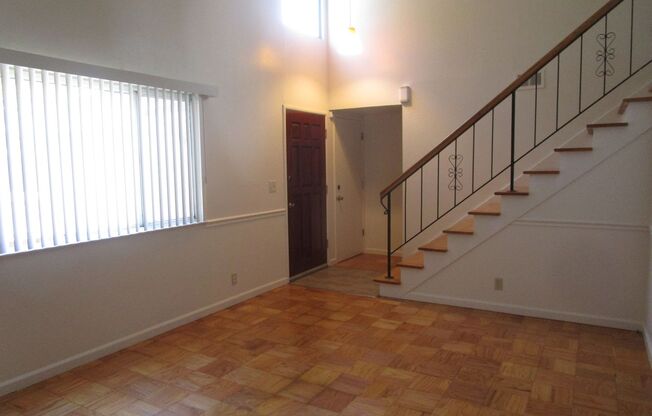 1001 MOCKINGBIRD LN