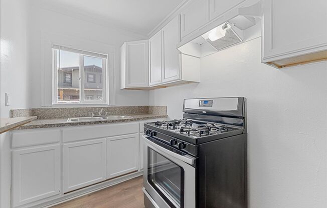 1405 CEDAR AVE