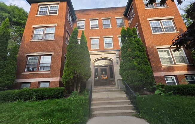2544 N. Maryland Ave. (Fountain Blue)