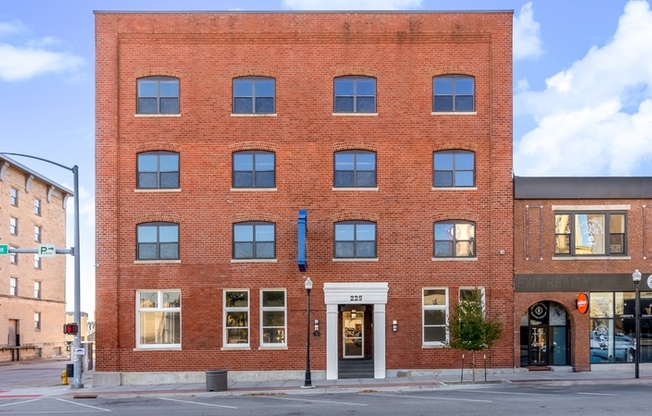 225 E 2 ST