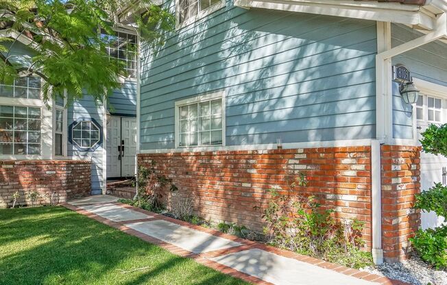 NEWLY RENOVATED 4B/3BA Home in West Hills Near Everything