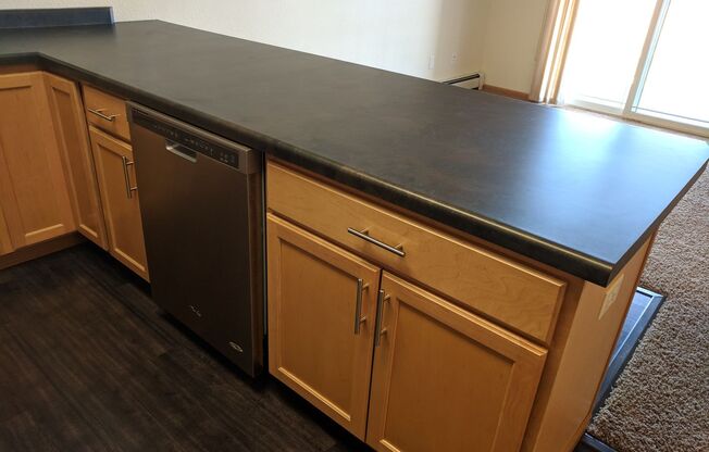 1 bed, 1 bath, 718 sqft, $985, Unit 627-305