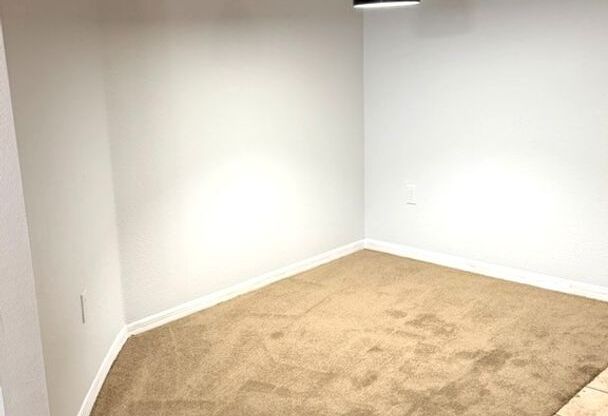 2 beds, 2 baths, $1,595, Unit ORANGE COUNTY