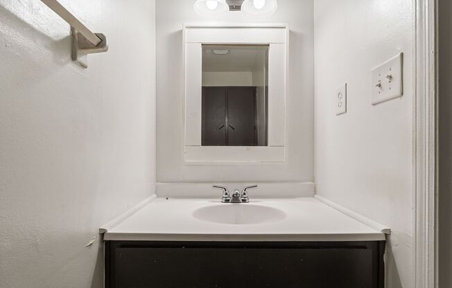 2 beds, 1 bath, 1,070 sqft, $1,497, Unit 1208G
