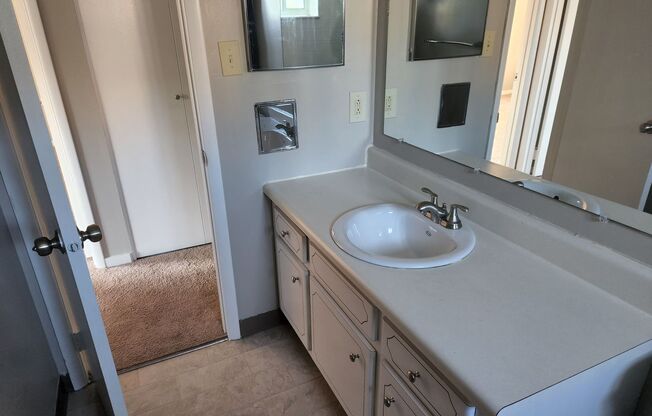 2 beds, 1 bath, 1,047 sqft, $1,439, Unit WG1-311