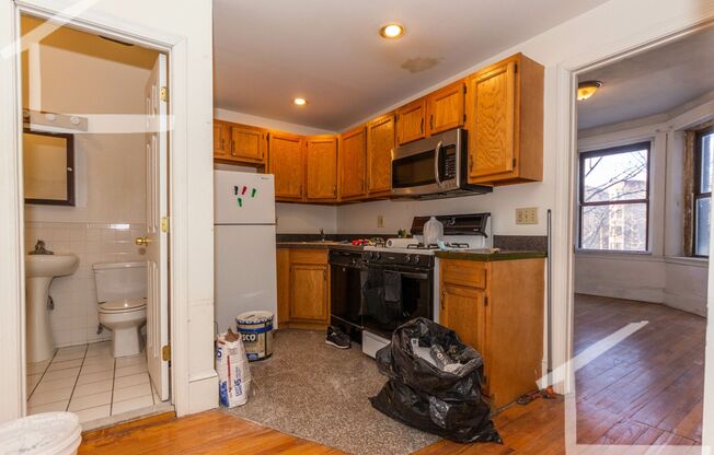 Great deal! 3-bed, 1 Bath in Allston on The B Line; Heat/HW Incl!