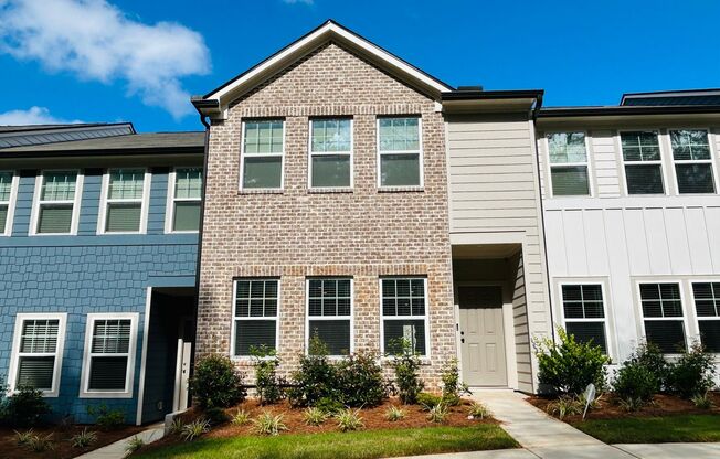 Stunning 3 bedroom, 2.5 bath townhome in Douglasville! Must see!