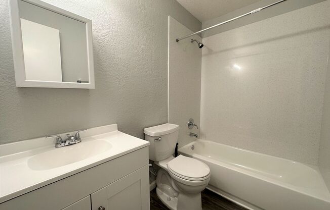 2 beds, 1 bath, 700 sqft, $1,595, Unit SW.32