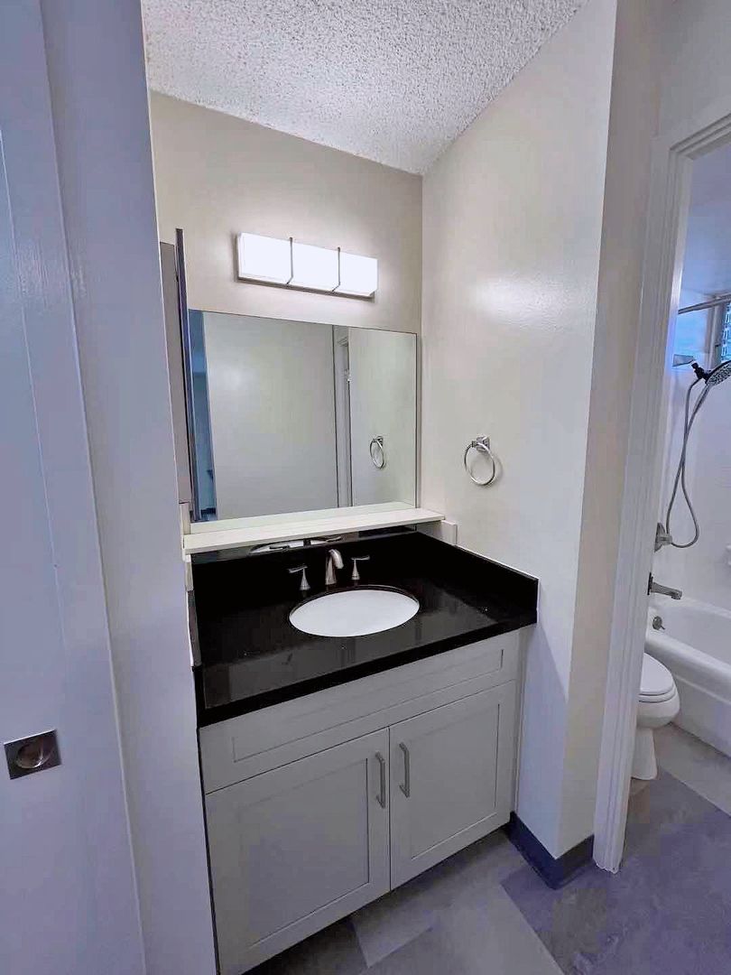 1 Bedroom 1 Bathroom 1 Parking in Makiki