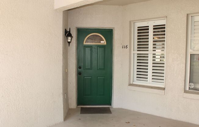 Beautiful FIRST FLOOR 3 Bedroom 2 Bath Condo, in the heart of Altamonte Springs and Cranes Roost.