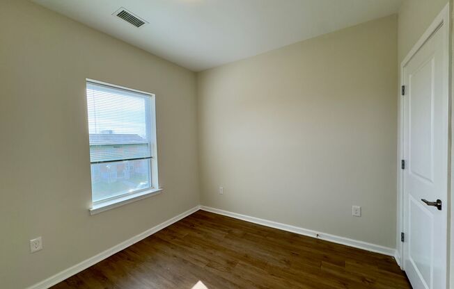 3 beds, 2 baths, 925 sqft, $1,600, Unit 5906 Arizona Ave- Apt B