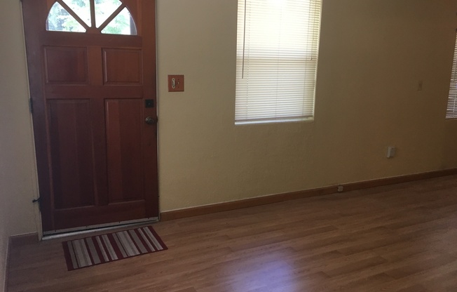 Adorable home by Dubsdread Golf Course!