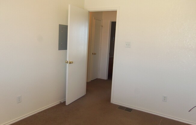 2 beds, 1.5 baths, 1,100 sqft, $875, Unit B