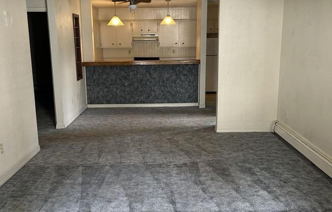 2 Bedroom 1 Bath Condo with Sun Room!