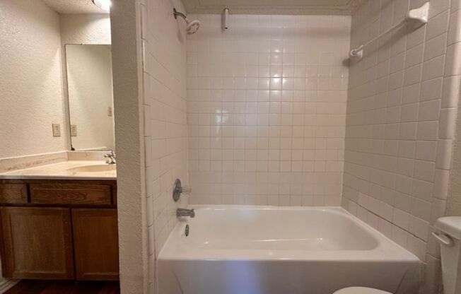 2 beds, 1 bath, $1,295