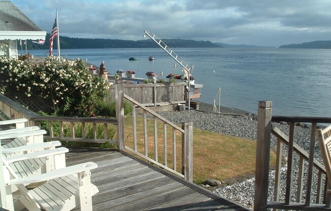 Beachside Cottage with Waterfront Views in Point Richmond