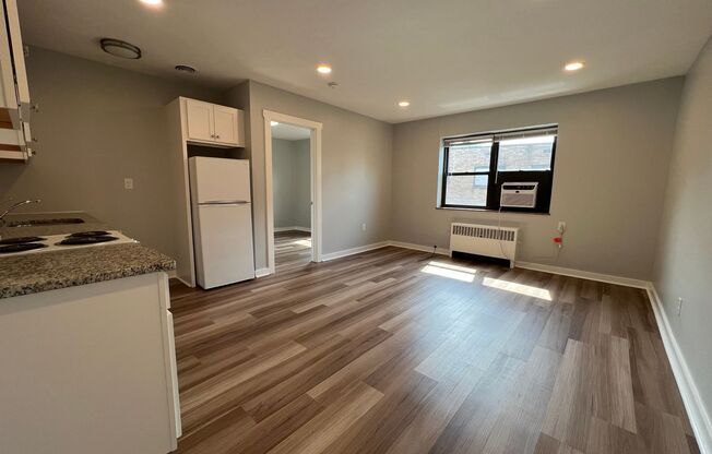 1 bed, 1 bath, 450 sqft, $1,599, Unit 5326 Fifth Ave. #24