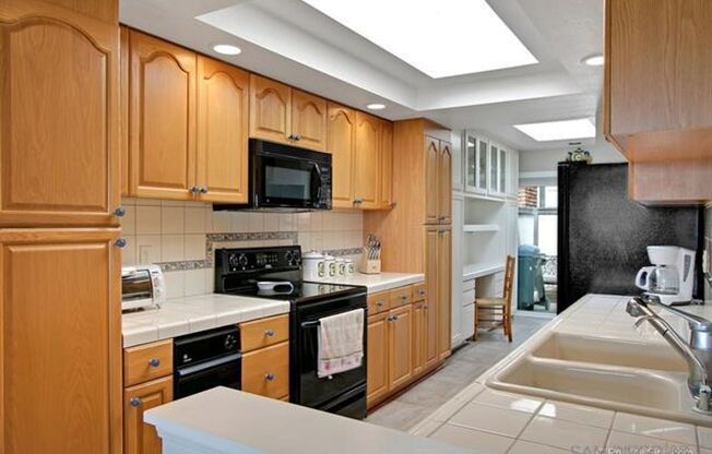 Gorgeous ocean view House 3 beds/ 3.5 baths in Del Mar.