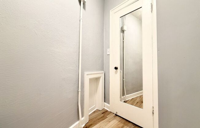 Studio, 1 bath, 305 sqft, $935, Unit 214