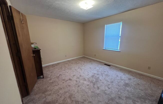 2 beds, 1 bath, $1,300