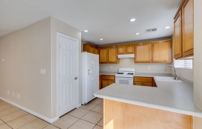 4 beds, 2.5 baths, $1,900