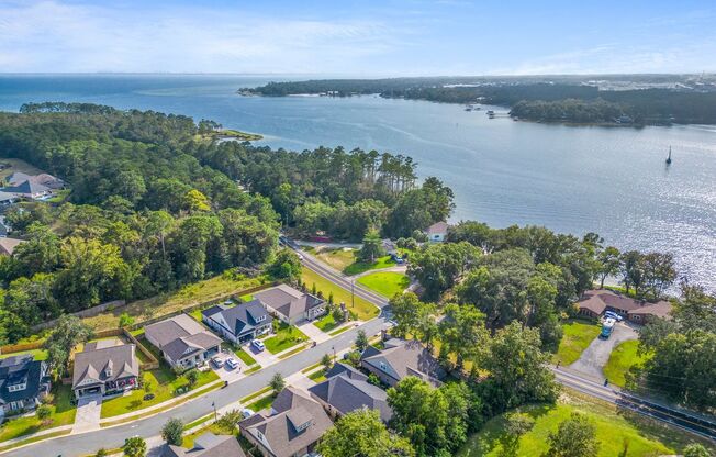 Gorgeous home near the water in Niceville!!!