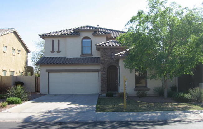 Beautiful Gilbert Home w/2 Master Bedrooms - Gated Community On Golf Course