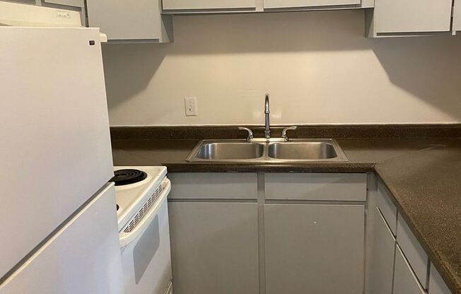 2 beds, 1 bath, 650 sqft, $1,330, Unit 17
