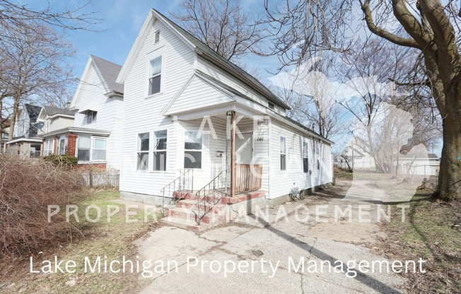 741 Franklin St SE