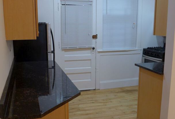 2 beds, 1 bath, 1,000 sqft, $2,795, Unit 34132W
