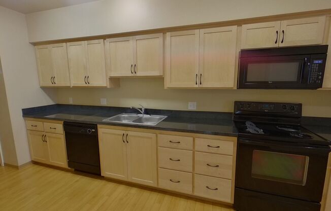 3 beds, 1.5 baths, 848 sqft, $2,400, Unit 204