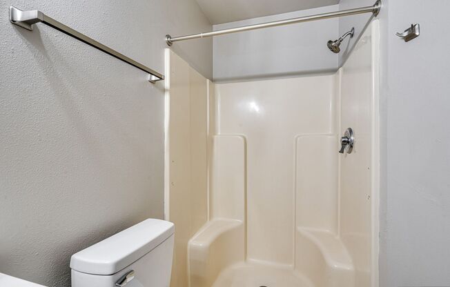 2 beds, 2 baths, 1,050 sqft, $1,599, Unit FV9A