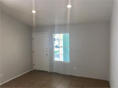 AVAILABLE NOW!  2/1 Duplex in Great North Austin Location