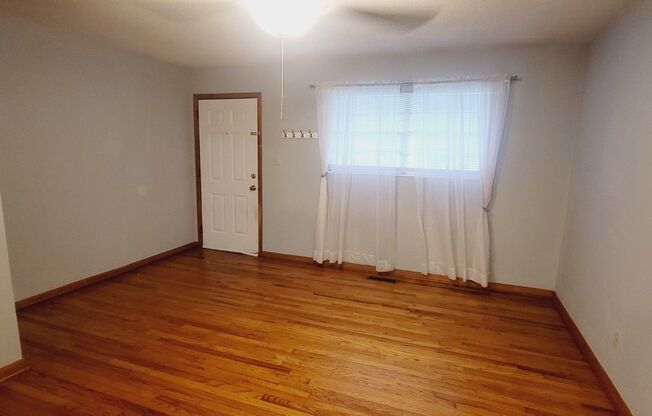 2 beds, 1 bath, $1,025