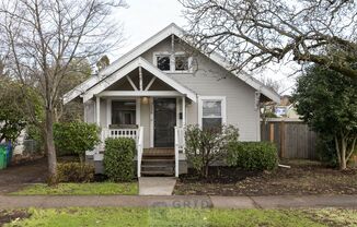 2 Bedroom Craftsman Home Available - Southeast Portland!