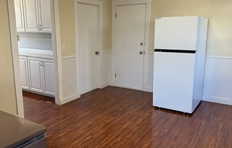 3 beds, 1 bath, 1,100 sqft, $1,800, Unit 2S