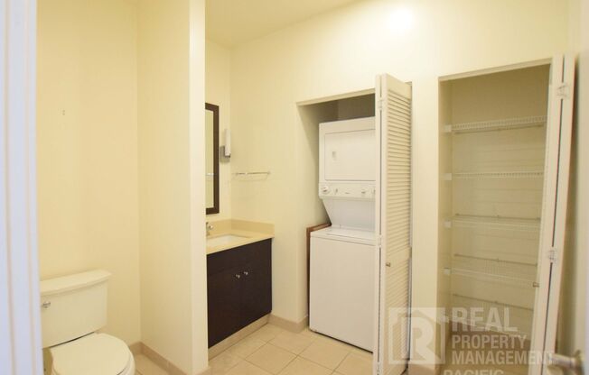 1 bed, 1.5 baths, $2,600